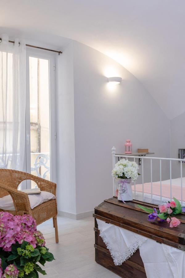 Apartamento La Casa Di Aneti Dolceacqua Exterior foto